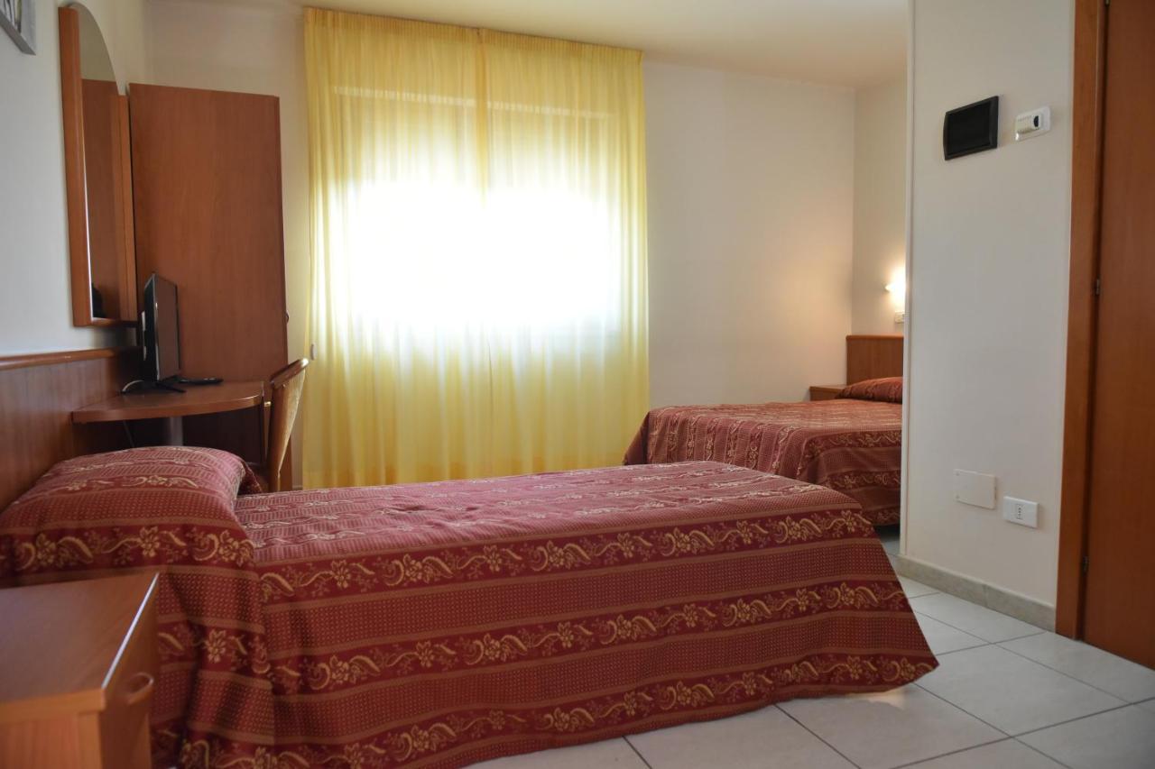 Hotel E Appartamenti La Solaria ซานโจวานนี โรตอนโด ภายนอก รูปภาพ