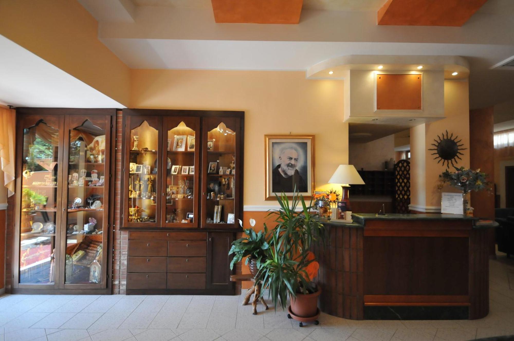 Hotel E Appartamenti La Solaria ซานโจวานนี โรตอนโด ภายนอก รูปภาพ