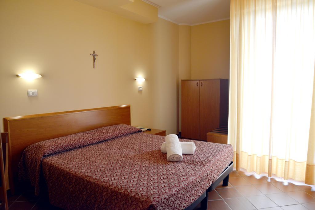 Hotel E Appartamenti La Solaria ซานโจวานนี โรตอนโด ภายนอก รูปภาพ