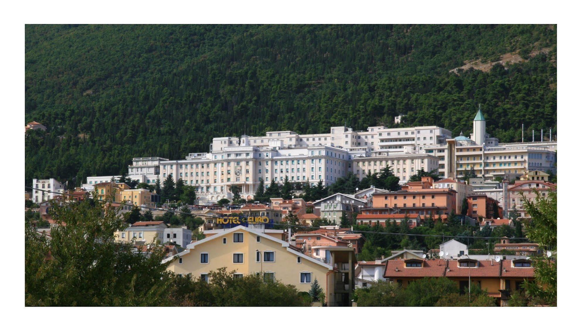 Hotel E Appartamenti La Solaria ซานโจวานนี โรตอนโด ภายนอก รูปภาพ