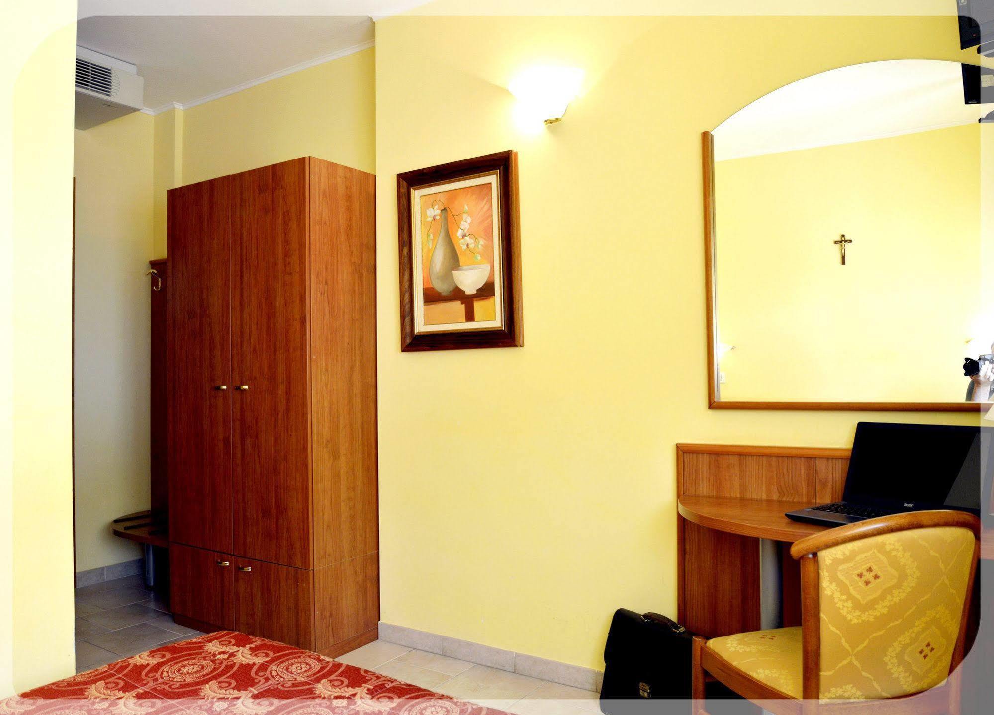 Hotel E Appartamenti La Solaria ซานโจวานนี โรตอนโด ภายนอก รูปภาพ