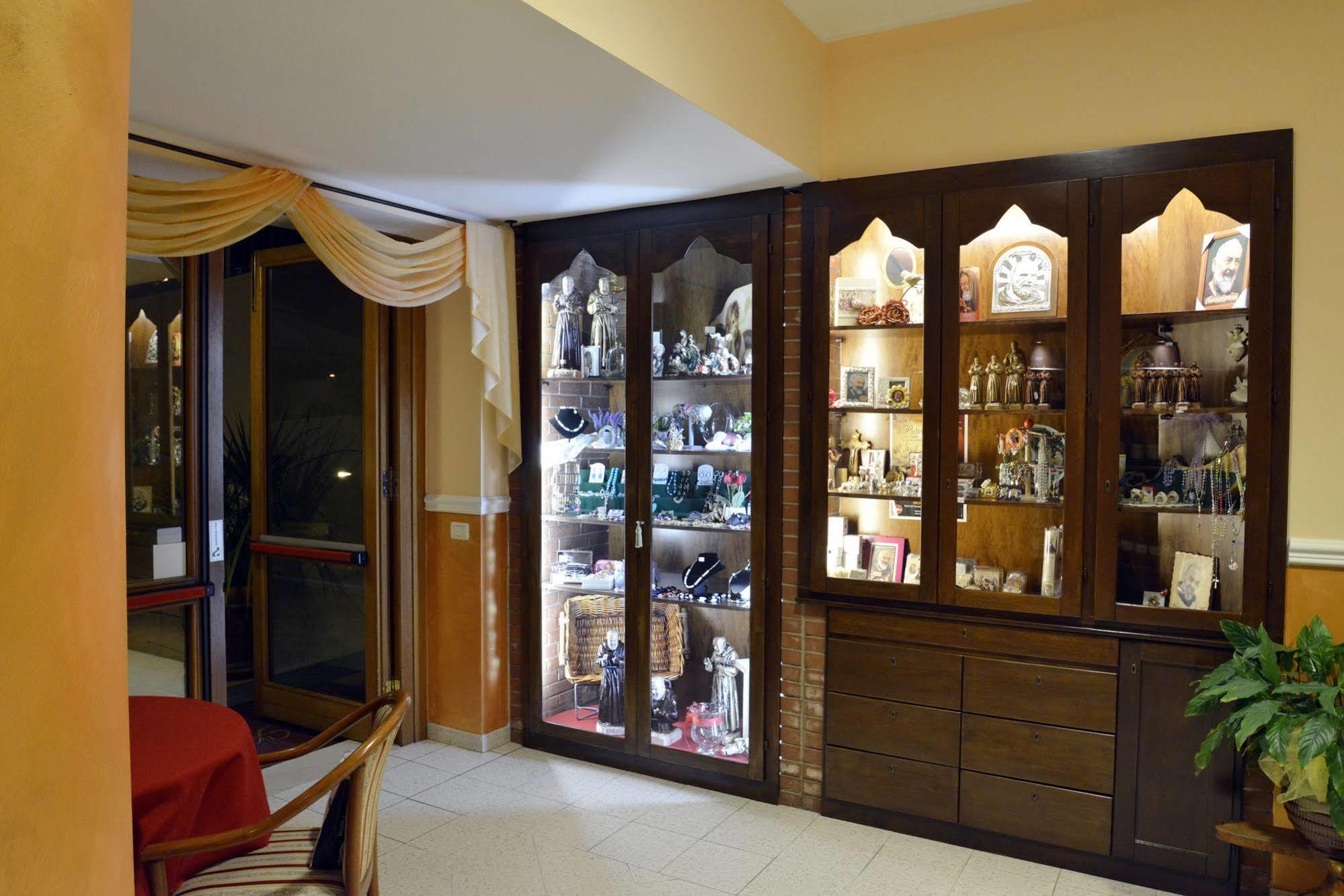 Hotel E Appartamenti La Solaria ซานโจวานนี โรตอนโด ภายนอก รูปภาพ